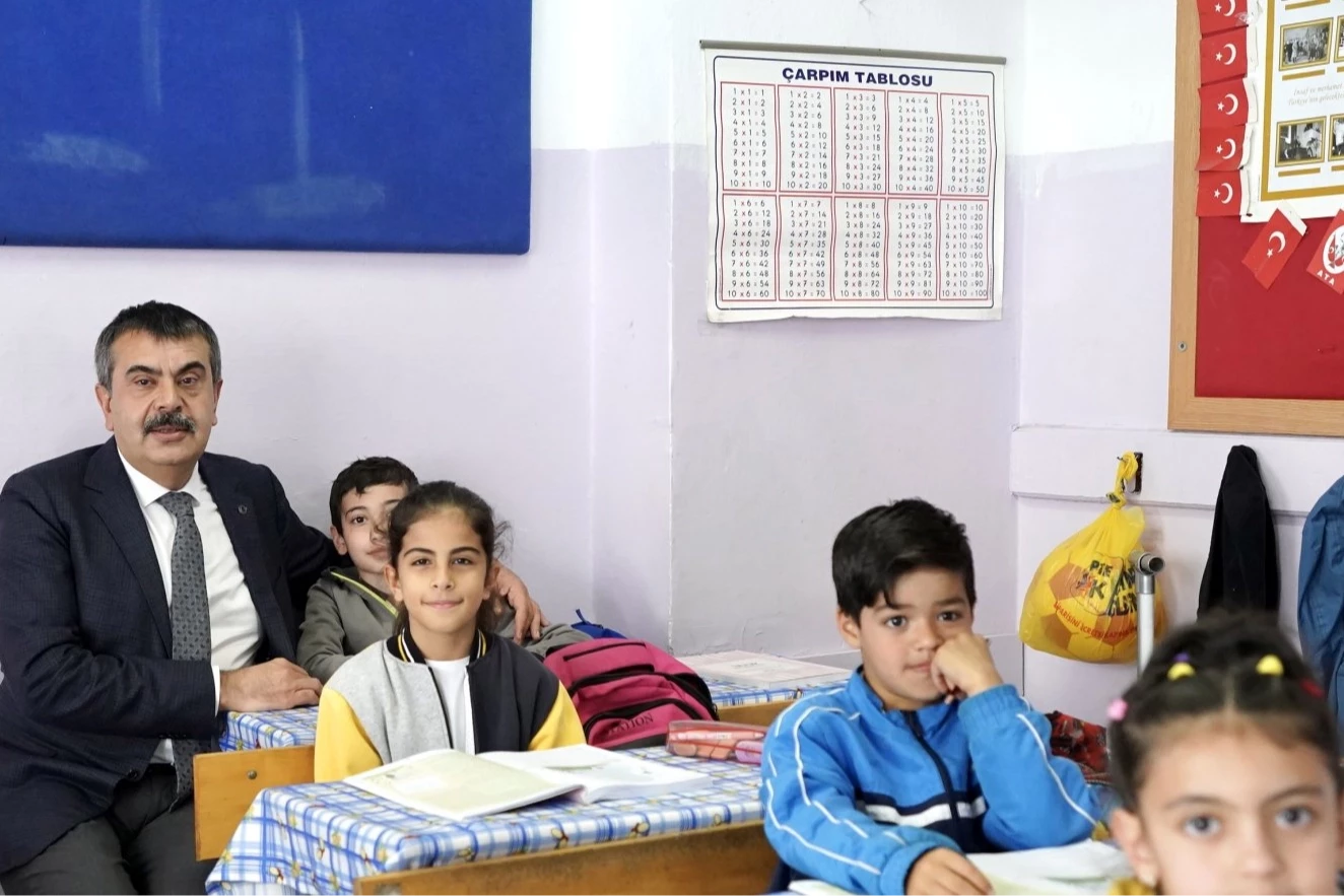Eğitimde bugün karne günü... Bakan Tekin