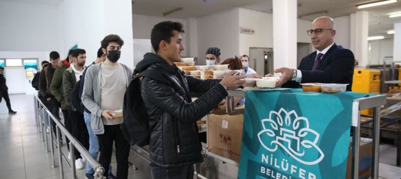 Nilüfer Belediyesi’nden öğrencilere iftar yemeği